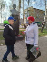 Акция «Георгиевская лента» в Менделеевске: юные экологи и журналисты в деле