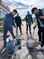 Более 50 сотрудников АО «Аммоний» приняли участие в субботнике в Менделеевске