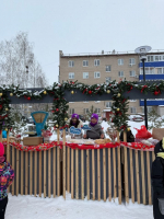 На гастрофестивале по-Менделеевски приготовили 10 килограммов плова, угощали татарским чаем и глинтвейном