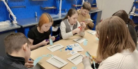 Физика и открытки: воспитанники «Камских зорь» побывали в «Менделеевской долине» - Менделеевские новости