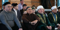 Рустам Минниханов совершил намаз в отреставрированной мечети села Айбаш - Менделеевские новости