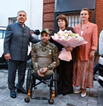 Ветерану СВО из Менделеевска вручили ключи от автомобиля